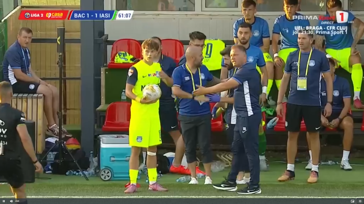 Moment rar în fotbal! Antrenorul din Liga 2 s-a „rupt” în timpul meciului: „Faceți schimbare”
