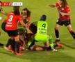 Bătaie pe teren între două fotbaliste/ foto: captură X