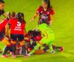 Bătaie pe teren între două fotbaliste/ foto: captură X