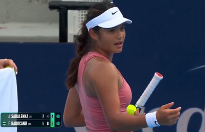 Emma Răducanu, cerere neobișnuită în timpul meciului cu Sabalenka de la Cincinnati: „E doar un copil. Vrei să-l dau afară?”