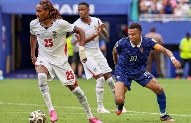 Tottenham a acceptat oferta echipei lui Chivu: „Plătește 35 de milioane de euro pentru Djed Spence!”