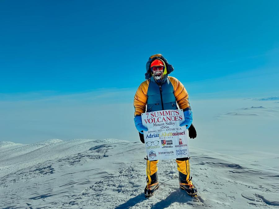 Adrian Ahrițculesei Poveștile dramatice ale alpinistului Adrian Ahrițculesei » Întâlnirea cu moartea la 8.000 de metri: „Am trecut pe lângă șapte-opt cadavre. Unul avea echipament ca al meu...”