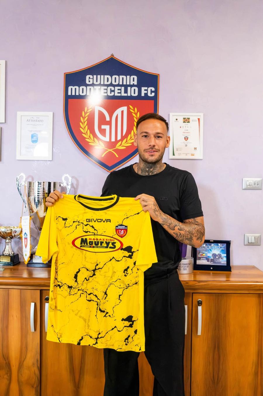 Alessandro Murgia, prezentat oficial la Guidonia Alessandro Murgia a ales și a semnat cu noua echipă: „Bun venit!”