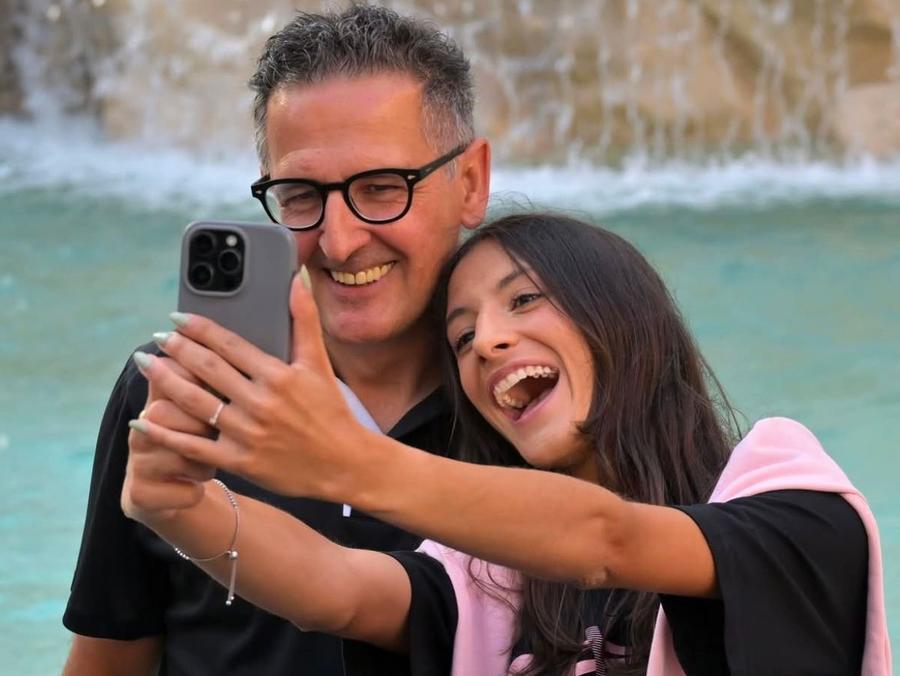 Nadia Battocletti și tatăl ei, Giuliano, care îi este și antrenor Foto: Instagram Campioana europeană la 5.000 m a scăpat de probleme medicale mâncând carne de struț: „Un gust puternic, dar delicioasă”