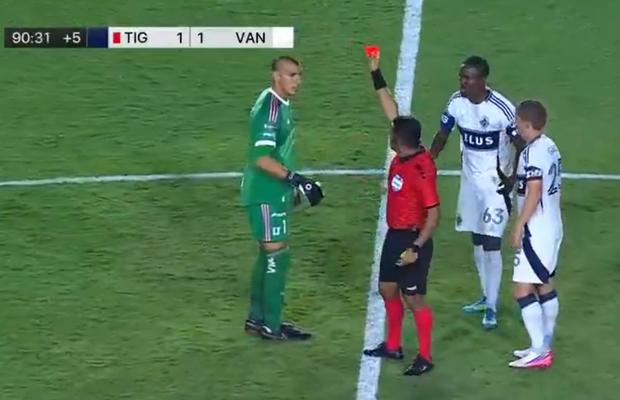 Episod curios în Mexic: portarul a fugit cu mingea în mâini până la centru » Ce a făcut apoi este incredibil!