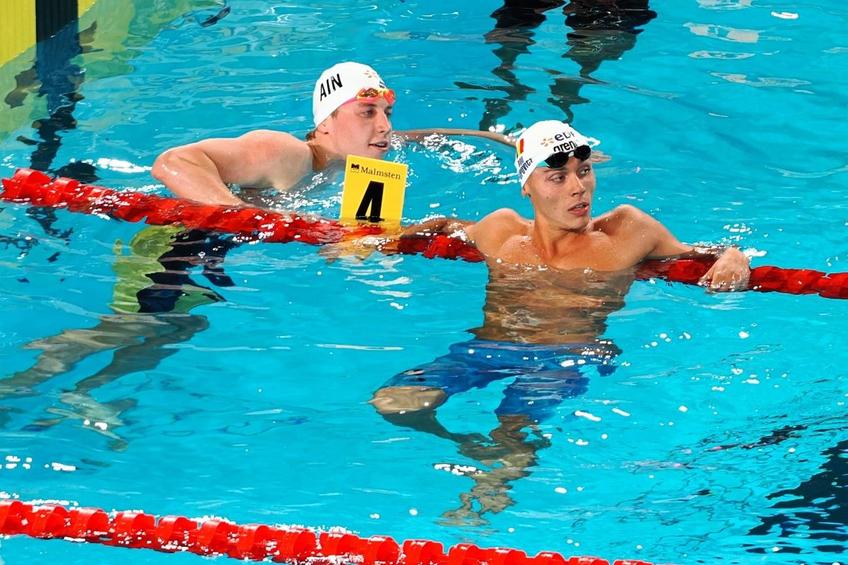 Egor Kornev și David Popovici după cursa de 100 m liber la CE 2026 Foto: Roxana Fleșeru