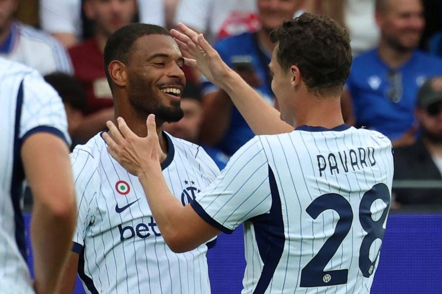 Extrema dreaptă Andy Diouf (aici în amicalul cu Karlsruhe) a fost unul dintre remarcații lui Inter în presezon / Foto: Imago Au apărut primele predicții pentru noul sezon în Serie A » Ce cotă are Interul lui Chivu să fie lider după 10 etape?