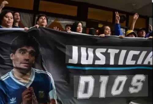 Suporterii care l-au iubit pe Diego Maradona cer să se facă dreptate în cazul morții legendei argentiniene