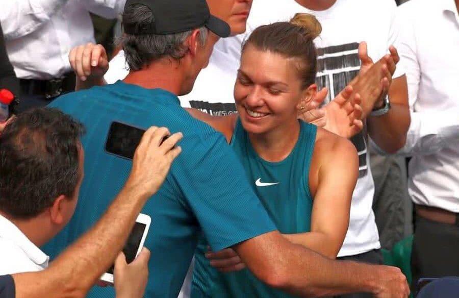 Simona Halep și Darren Cahill, după trofeul de la Roland Garros 2018 VIDEO Darren Cahill va fi din nou antrenorul Simonei Halep, din sezonul următor: „D, data trecută «te-am ucis». Plănuiesc să fac asta și acum. Bine ai revenit!”