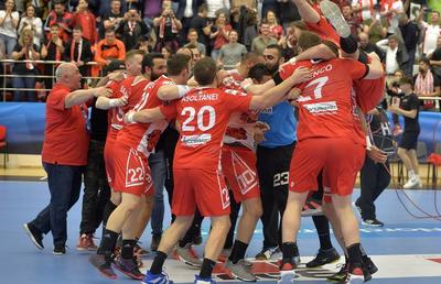 Dinamo se califică în finala Cupei României. Bacăul a dat o replică bună ”câinilor”