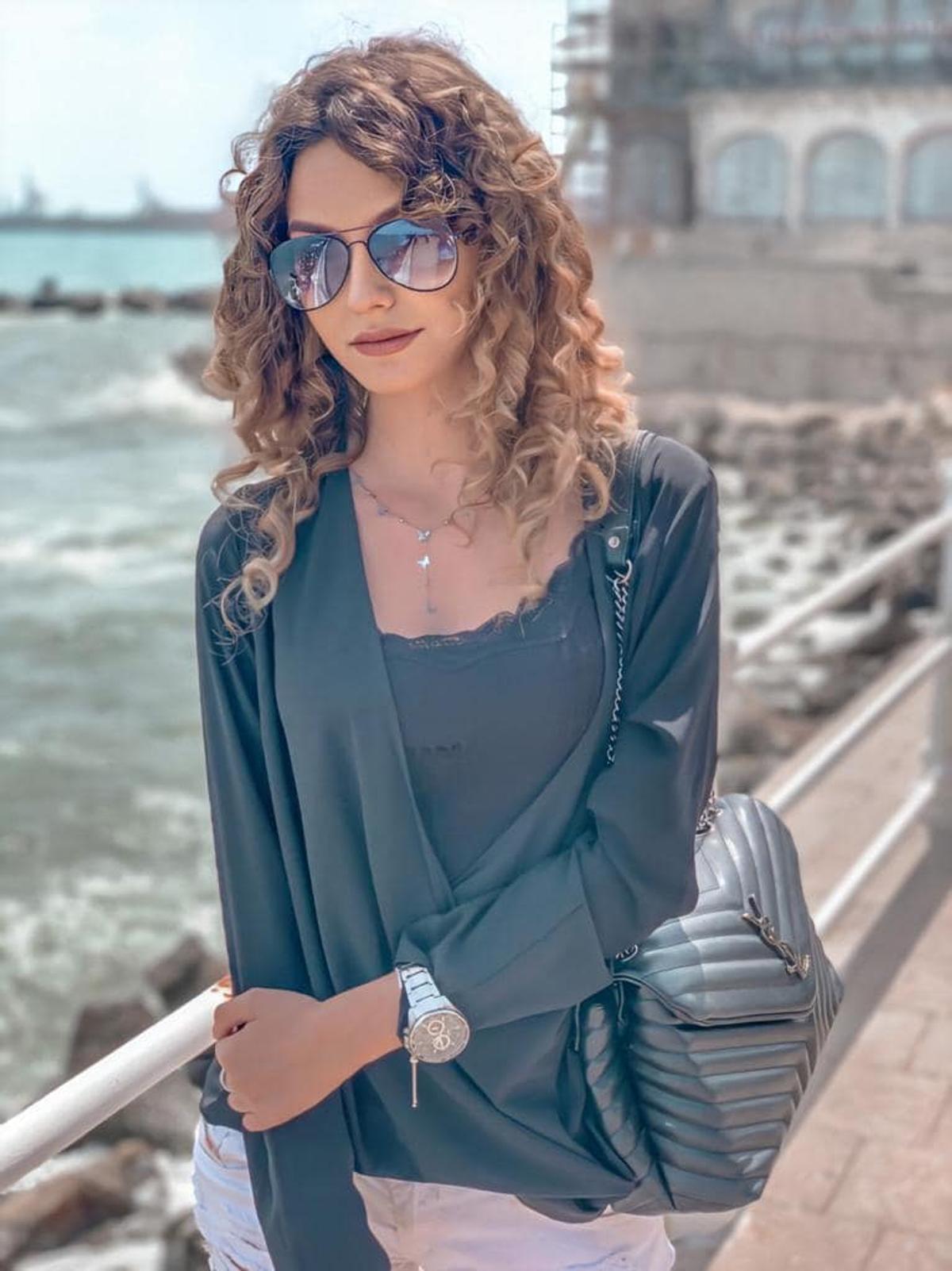 GALERIE FOTO Nadina e sirena din bazinul Dinamo! Cum se relaxează celebra cântăreață