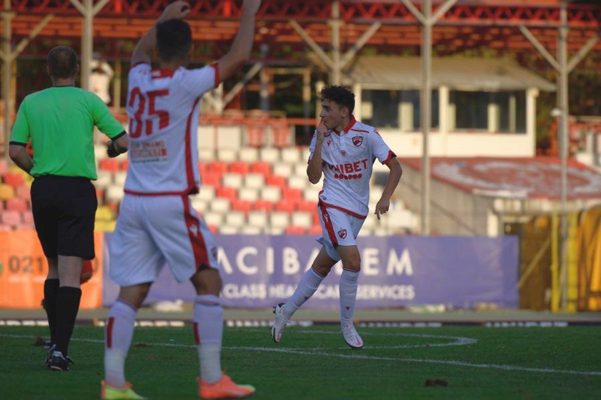 EXCLUSIV Ce-a ajuns Academia lui Dinamo: „20 de mingi la 5 grupe. Dacă se sparge una, e «război nuclear»!”