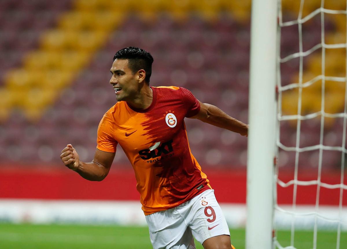 Marius Șumudică, dezlănțuit după eșecul cu Galatasaray: „E ușor să joci așa, parcă a fost meci de baschet. Să ne lase să jucăm!”