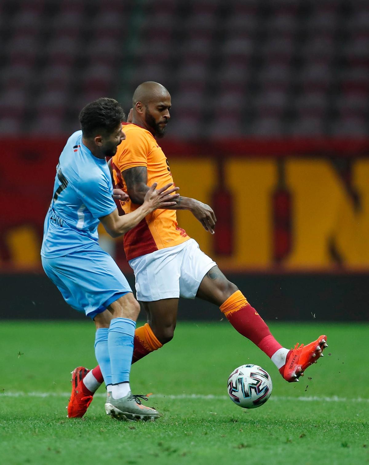 Marius Șumudică, dezlănțuit după eșecul cu Galatasaray: „E ușor să joci așa, parcă a fost meci de baschet. Să ne lase să jucăm!”