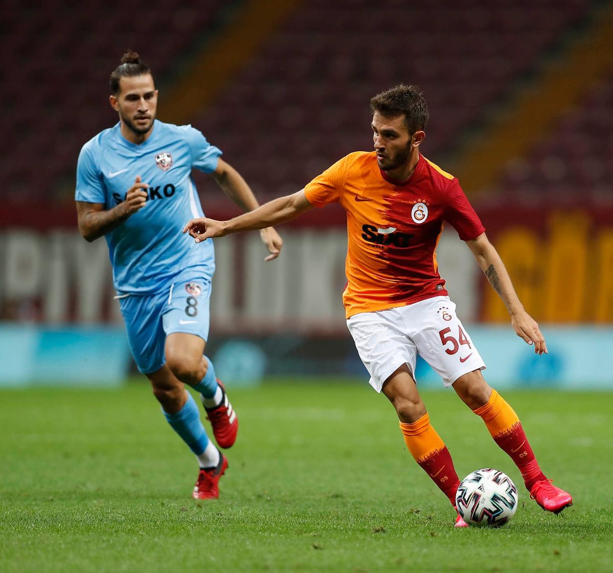 Marius Șumudică, dezlănțuit după eșecul cu Galatasaray: „E ușor să joci așa, parcă a fost meci de baschet. Să ne lase să jucăm!”