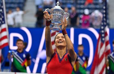 Portretul Emmei Răducanu făcut de chinezi » Cum a ajuns campioană la US Open, ce pasiuni are și ce rol au avut părinții în cariera ei