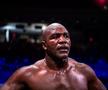 Umilință la întoarcere! Imagini șocante cu Evander Holyfield, măturat în prima repriză