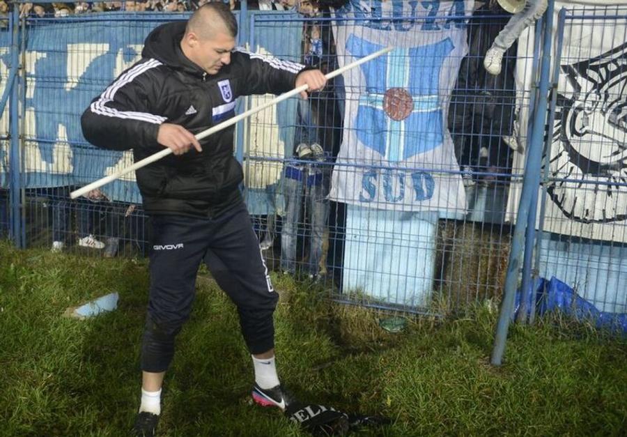 Andrei Preda „Gogoașă”, liderul fanilor lui FCU Craiova Căpitanul lui FCU Craiova, umilit de ultrași în autocar de față cu Mutu și restul echipei! » Prima reacție a lui Mititelu jr.