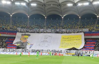 Duelul scenografiilor din FCSB - Dinamo » Roș-albaștrii și-au luat revanșa după 4 ani: „Sfârșitul e aproape”