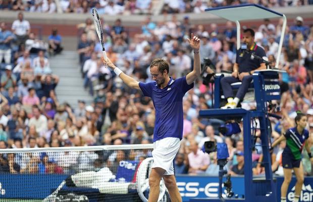 Daniil Medvedev, primul „NextGen” campion de Grand Slam » L-a învins pe Novak Djokovic în finala de la US Open și i-a blocat calea spre istorie