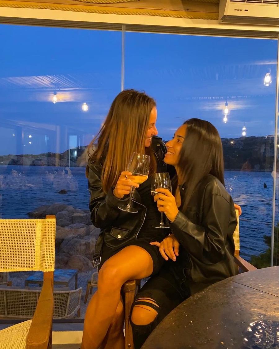 Povestea dramatică de viață a primei fotbaliste din România care a dezvăluit că e lesbiană: „Tatăl meu nu m-a vrut, mama m-a părăsit la 4 ani și nu s-a mai întors niciodată”
