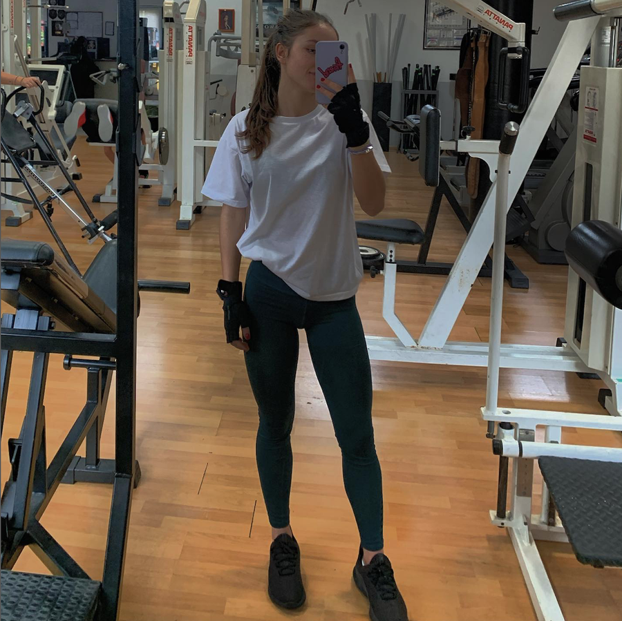 Povestea dramatică de viață a primei fotbaliste din România care a dezvăluit că e lesbiană: „Tatăl meu nu m-a vrut, mama m-a părăsit la 4 ani și nu s-a mai întors niciodată”
