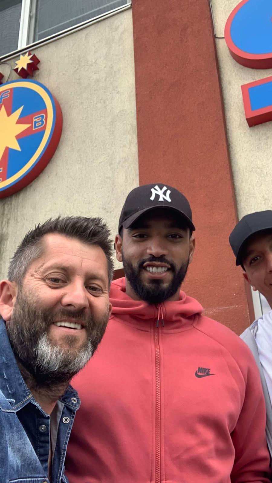 Billel Omrani alături de impresarul Florin Vulturar Omrani, în lojă la FCSB - FC Voluntari » Hohote de râs lângă Argăseală și Vulturar