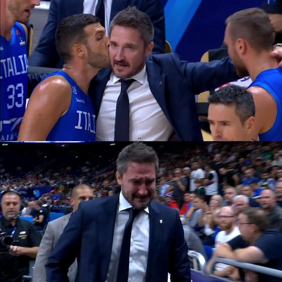 Imagini absolut fabuloase cu antrenorul Italiei, după surpriza de la CE de baschet » A plâns, a sărit în brațele rivalului Antetokounmpo și a oferit declarații antologice: „Am șocat lumea, am șocat-o!”