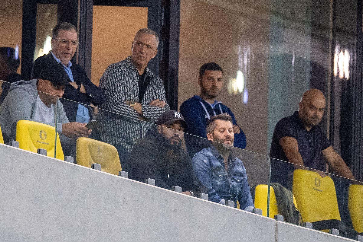 Nicolae Dică, enervat de reporteri: „Ce jucători cu experiență? Când îi bag nu e bine, când nu îi bag... Să venim cu cei de la Liga 3?”