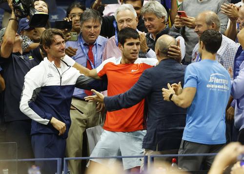 Juan Carlos Ferrero (42 de ani), fost lider mondial și câștigător la Roland Garros în 2003, este omul care i-a șlefuit talentul noului număr 1 mondial, Carlos Alcaraz (19 ani).