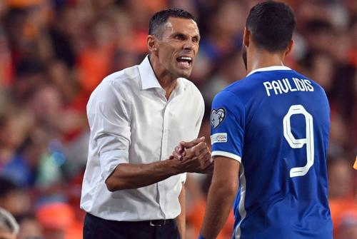 Selecționerul Greciei, Gustavo Poyet (stânga). Foto: Imago Images
