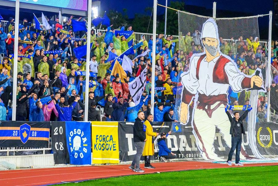 Politicienii kosovari au comentat cu dezgust scenele petrecute la București / FOTO: Raed Krishan Reacție DURĂ de la Priștina, după incidentele de pe Arena Națională: „Nu ne vom opri în fața acestor mici fasciști! Kosovo e eternă!”