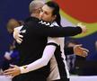 Îmbrățișare între Costică Buceschi și Cristina Neagu / Sursă foto: Imago Images