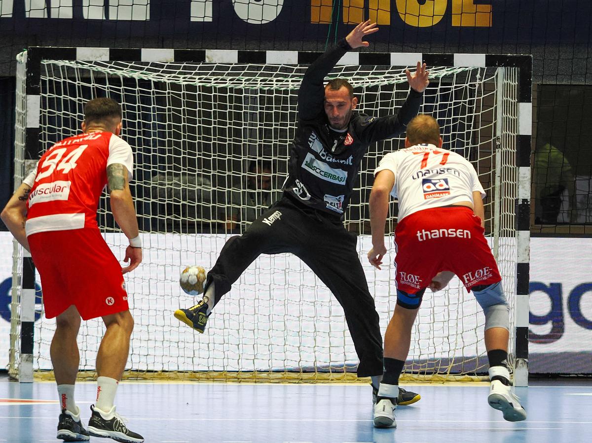 Dinamo s-a impus la Fredericia și își cunoaște adversara din play-off-ul pentru „sferturile” Ligii Campionilor la handbal masculin