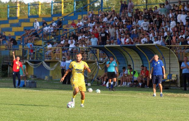 Nimeni nu știe cum a apărut sigla pe tricouri » Situație de râsu'-plânsu' la clubul din România: „Am vorbit cu contabila, a costat 69 de lei”