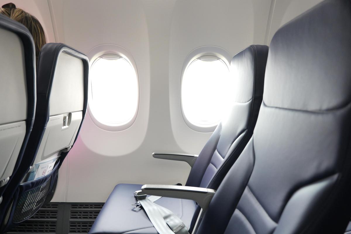 Cum arată avionul care îi poartă numele regretatului Mircea Lucescu // foto: Andrei Furnigă (GSP)