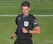Mai rar așa ceva! Ce a făcut arbitrul-golgheter înainte să dea startul meciului de Superligă