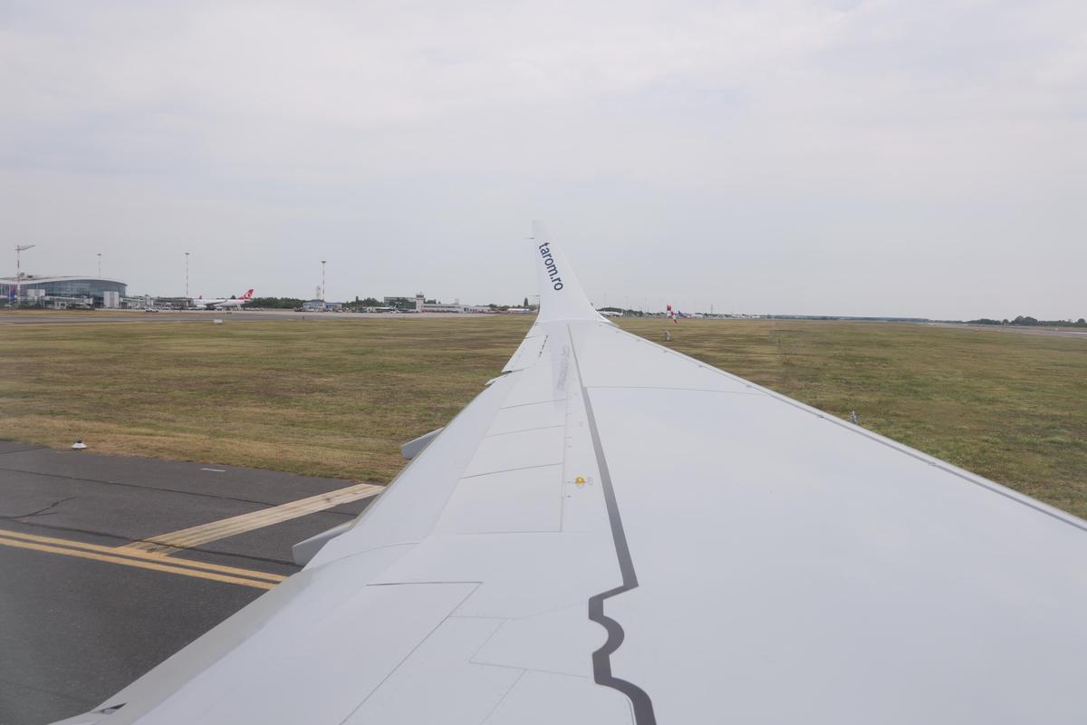Cum arată avionul care îi poartă numele regretatului Mircea Lucescu // foto: Andrei Furnigă (GSP)