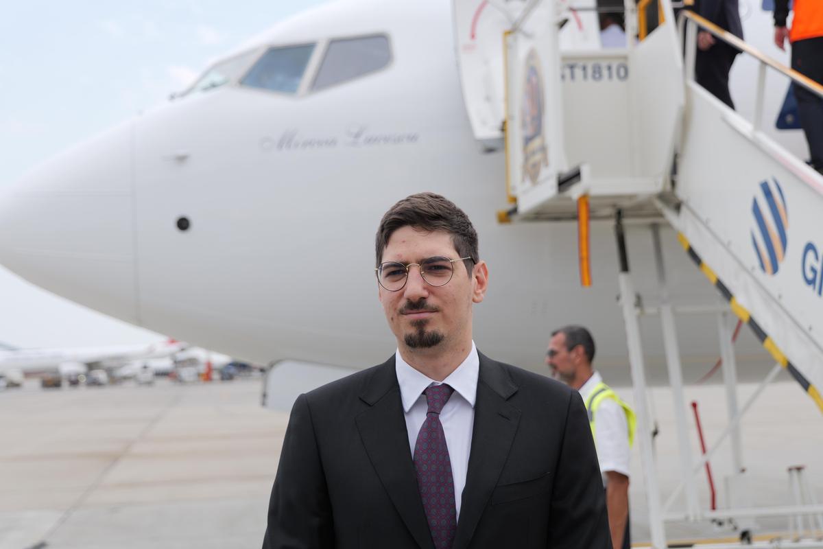 Cum arată avionul care îi poartă numele regretatului Mircea Lucescu // foto: Andrei Furnigă (GSP)