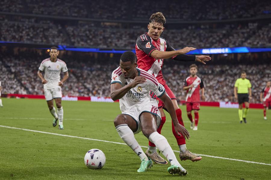 Andrei Rațiu, în meciul dintre Real Madrid și Rayo Vallecano // foto: imago images Gică Hagi l-a propus pe titularul naționalei României lui Galatasaray, turcii ezită: „Scump”