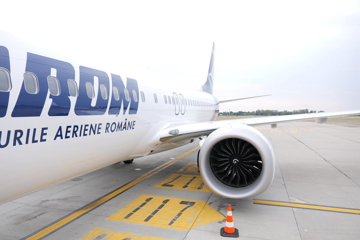 Cum arată avionul care îi poartă numele regretatului Mircea Lucescu // foto: Andrei Furnigă (GSP)