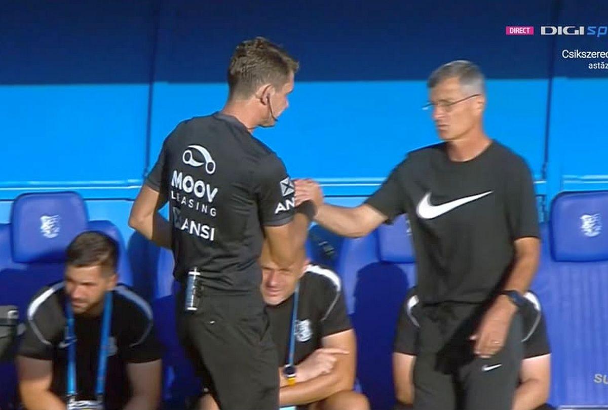 Mai rar așa ceva! Ce a făcut arbitrul-golgheter înainte să dea startul meciului de Superligă
