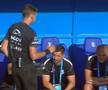 Mai rar așa ceva! Ce a făcut arbitrul-golgheter înainte să dea startul meciului de Superligă