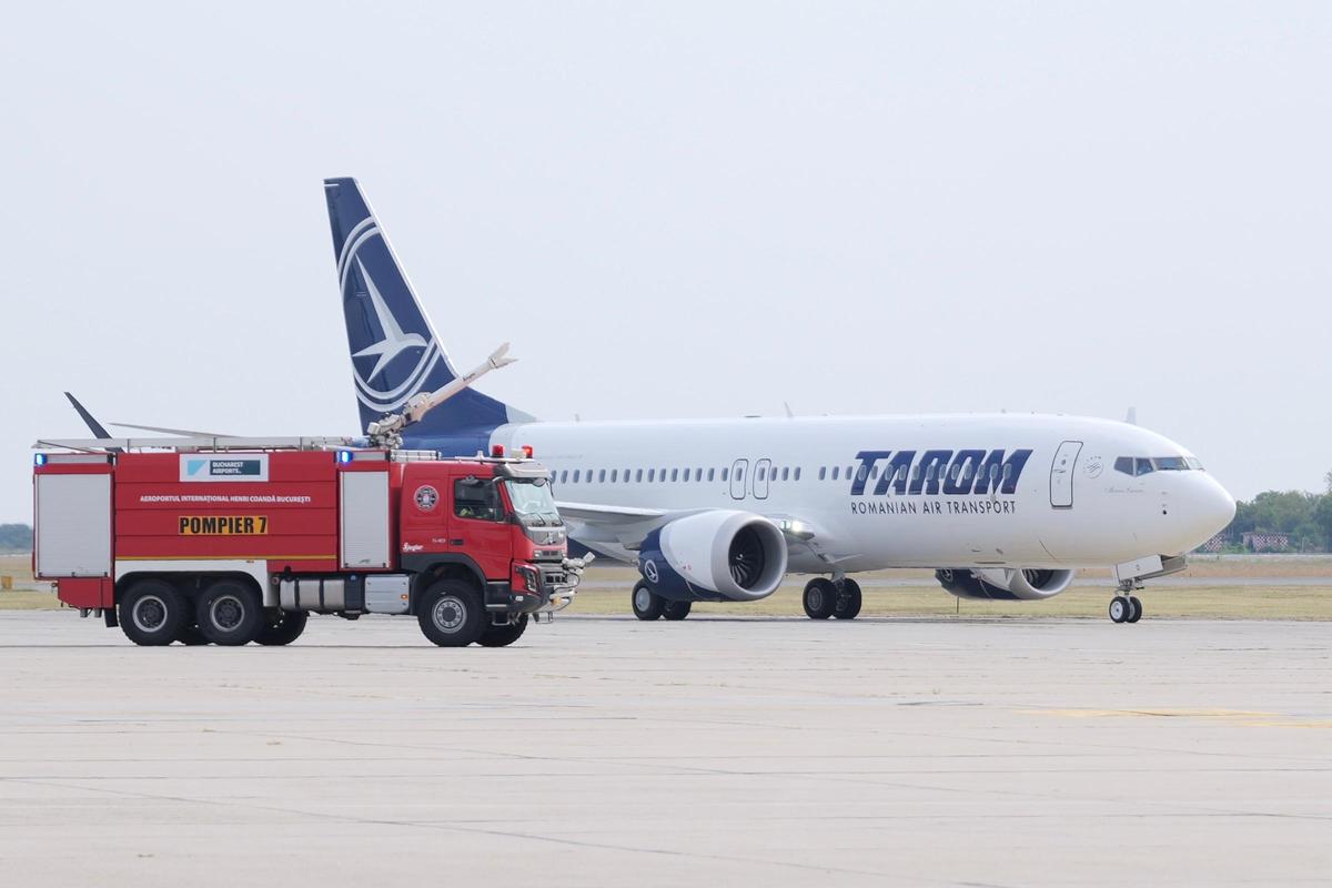 Cum arată avionul care îi poartă numele regretatului Mircea Lucescu // foto: Andrei Furnigă (GSP)