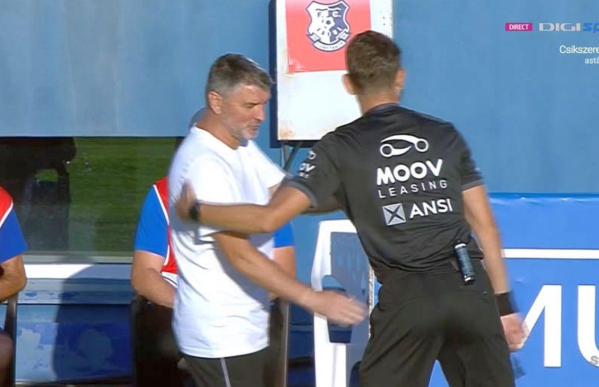 Mai rar așa ceva! Ce a făcut arbitrul-golgheter înainte să dea startul meciului de Superligă
