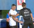Mai rar așa ceva! Ce a făcut arbitrul-golgheter înainte să dea startul meciului de Superligă