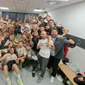 Fotografia publicată de Dinamo. Ianis Tarbă este primul din stânga, pe rândul de jos / foto: Facebook @ Dinamo Bucuresti
