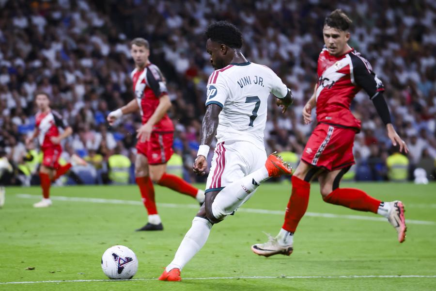 Andrei Rațiu, în meciul dintre Real Madrid și Rayo Vallecano // foto: imago images Verdictul lui Mourinho: „A fost un meci de 45 de minute” » Apreciere pentru Andrei Rațiu