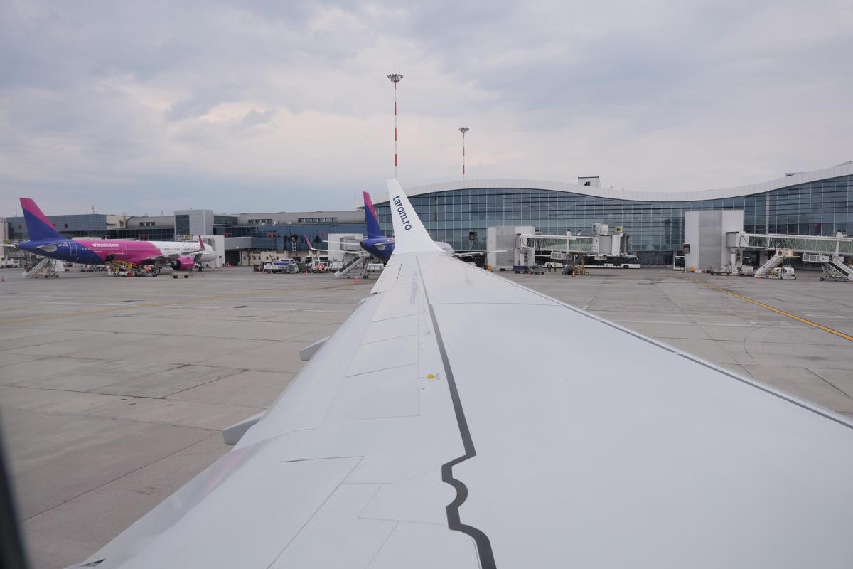 Cum arată avionul care îi poartă numele regretatului Mircea Lucescu // foto: Andrei Furnigă (GSP)