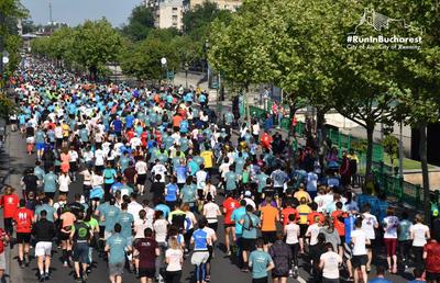 Vedete alături de 20.000 de oameni » Campionii mereu alături de Maratonul Internațional din București